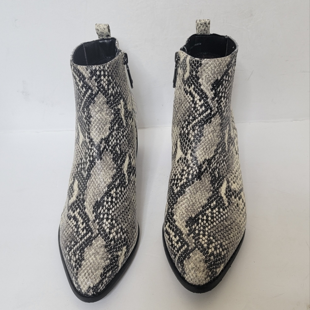 Blondo Elvina Waterproof Ankle Booties Size 11 Pointed Toe Grey White Snakeskin